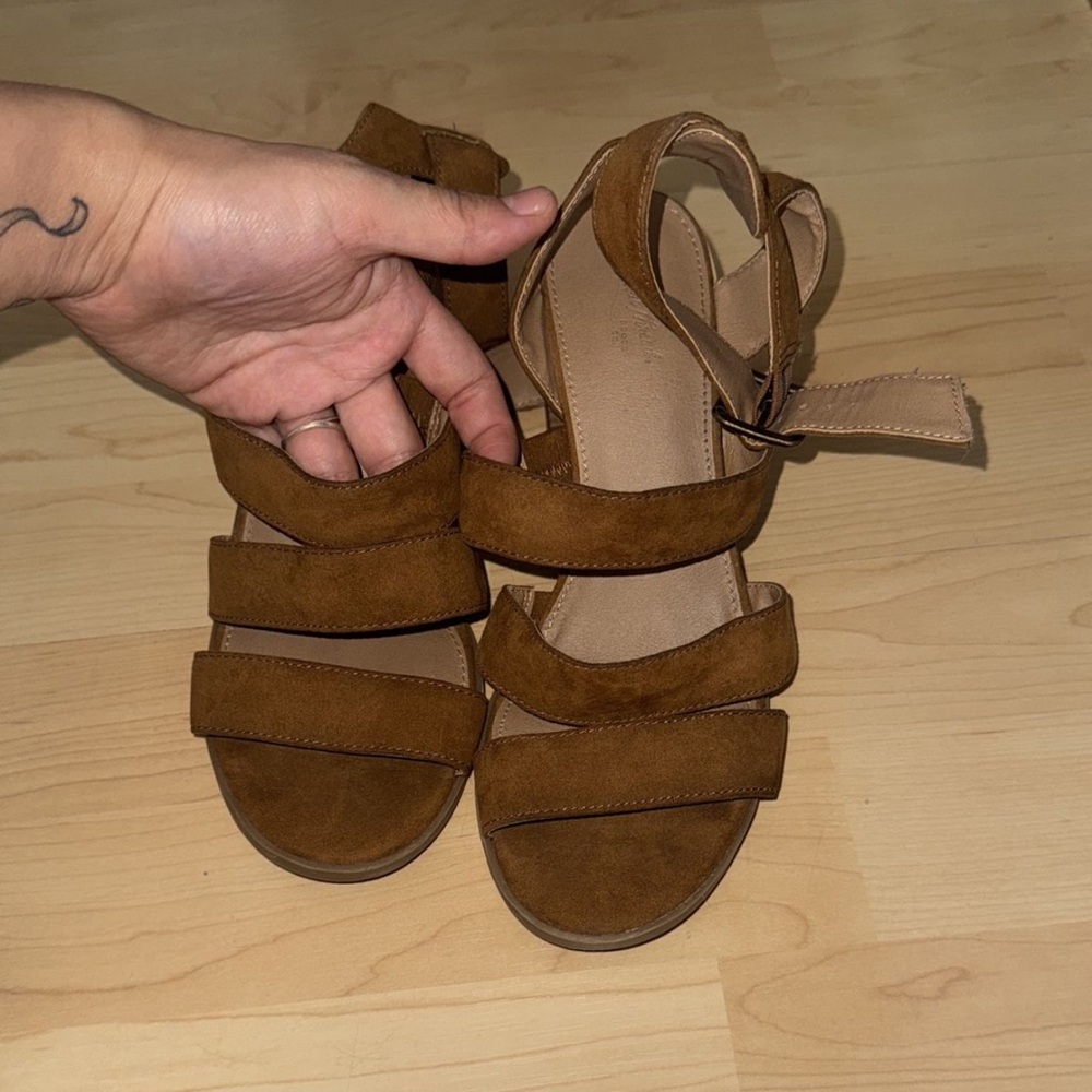 Brown strapped wedge heels women